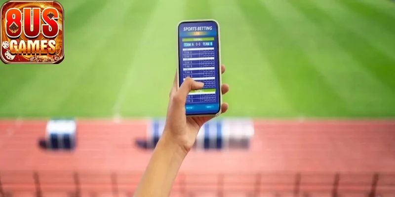 Người chơi trải nghiệm ứng dụng 8us trên điện thoại